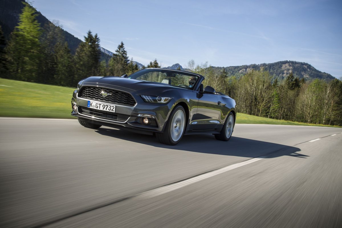 FORD MUSTANG