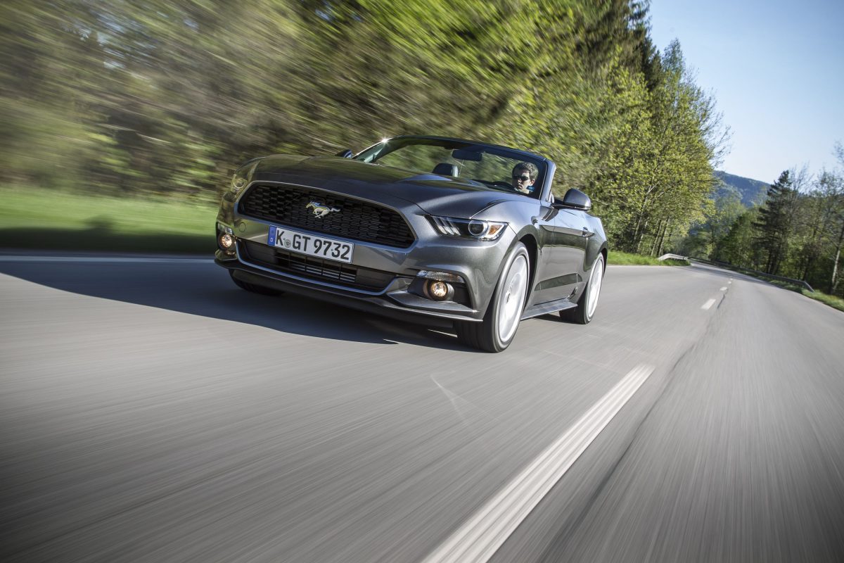 FORD MUSTANG