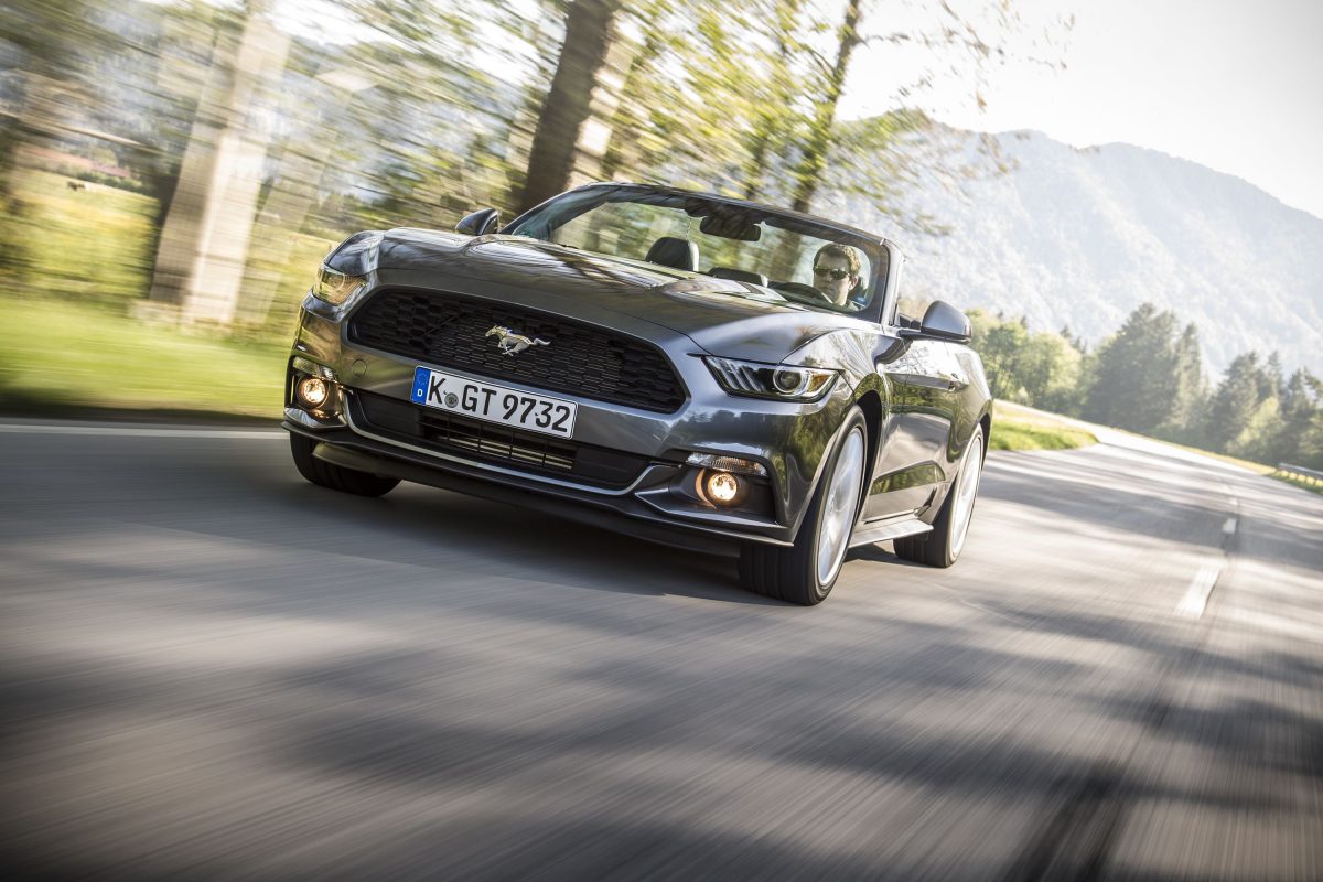 FORD MUSTANG
