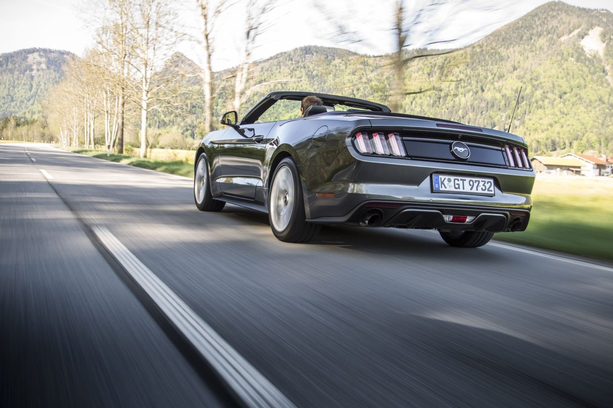 FORD MUSTANG
