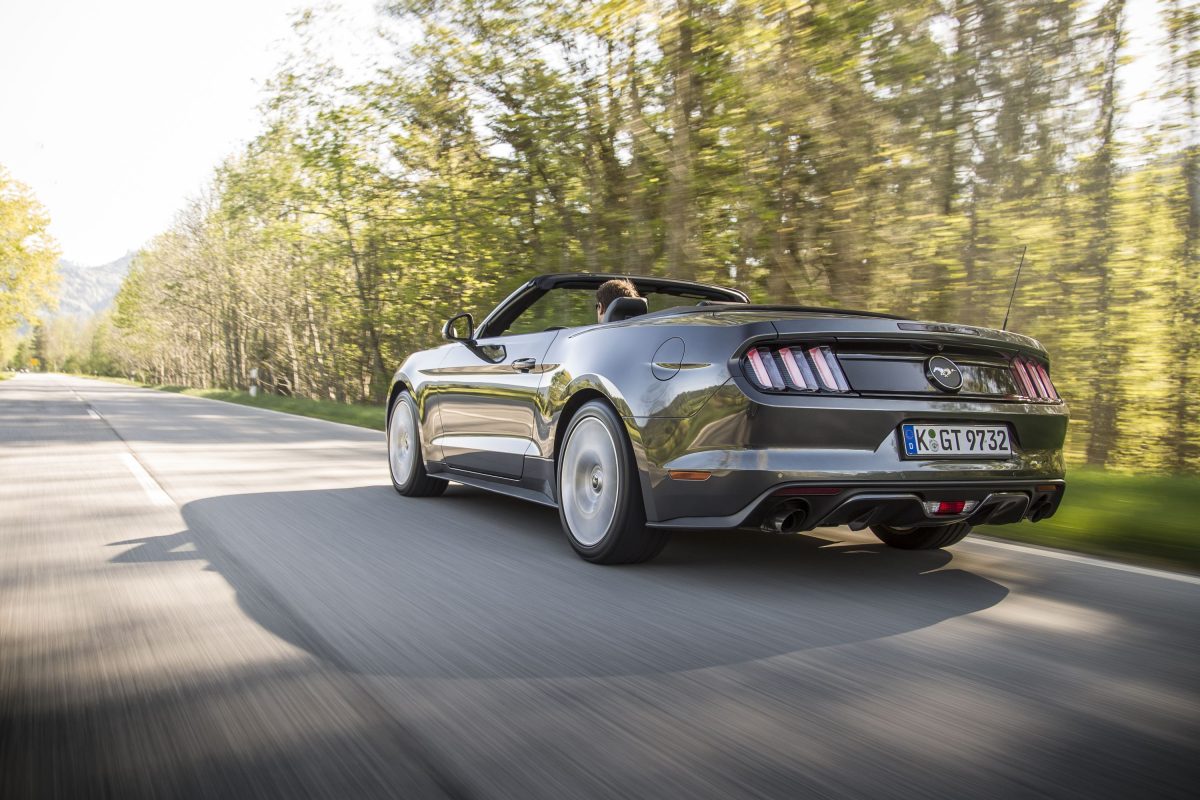 FORD MUSTANG