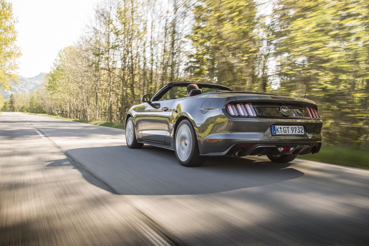 FORD MUSTANG
