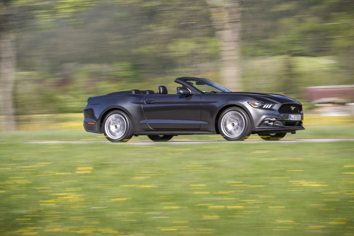 FORD MUSTANG