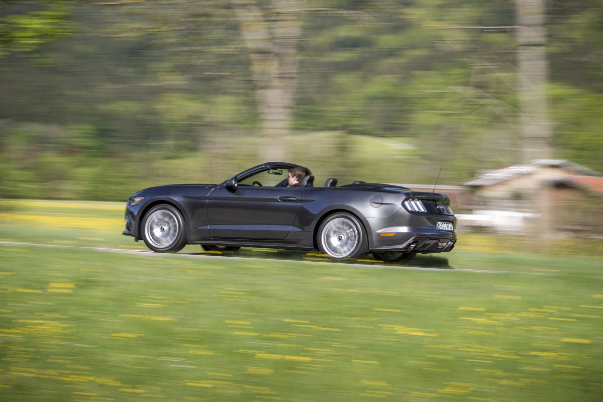 FORD MUSTANG