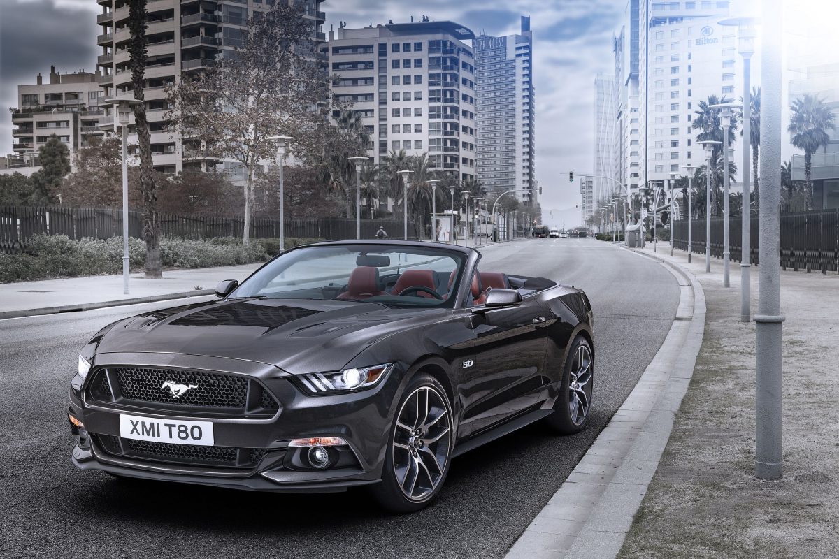 FORD MUSTANG