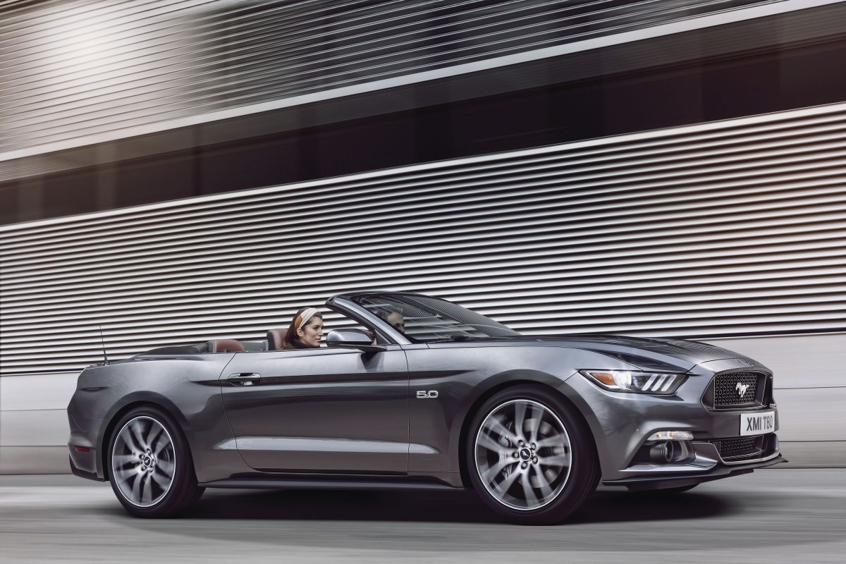 FORD MUSTANG