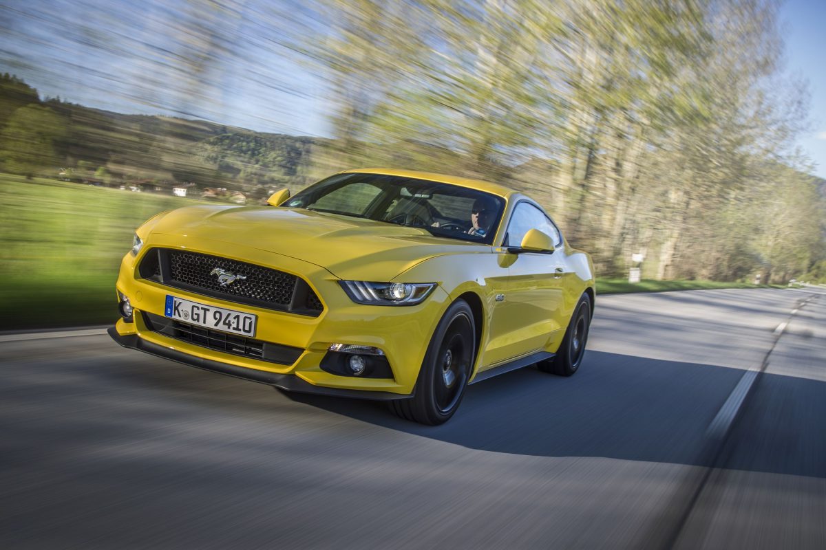 FORD MUSTANG