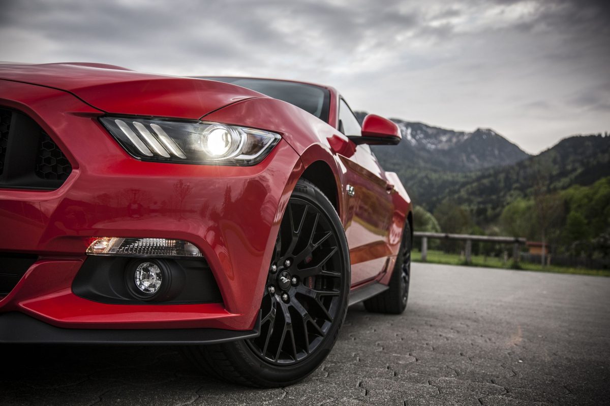 FORD MUSTANG