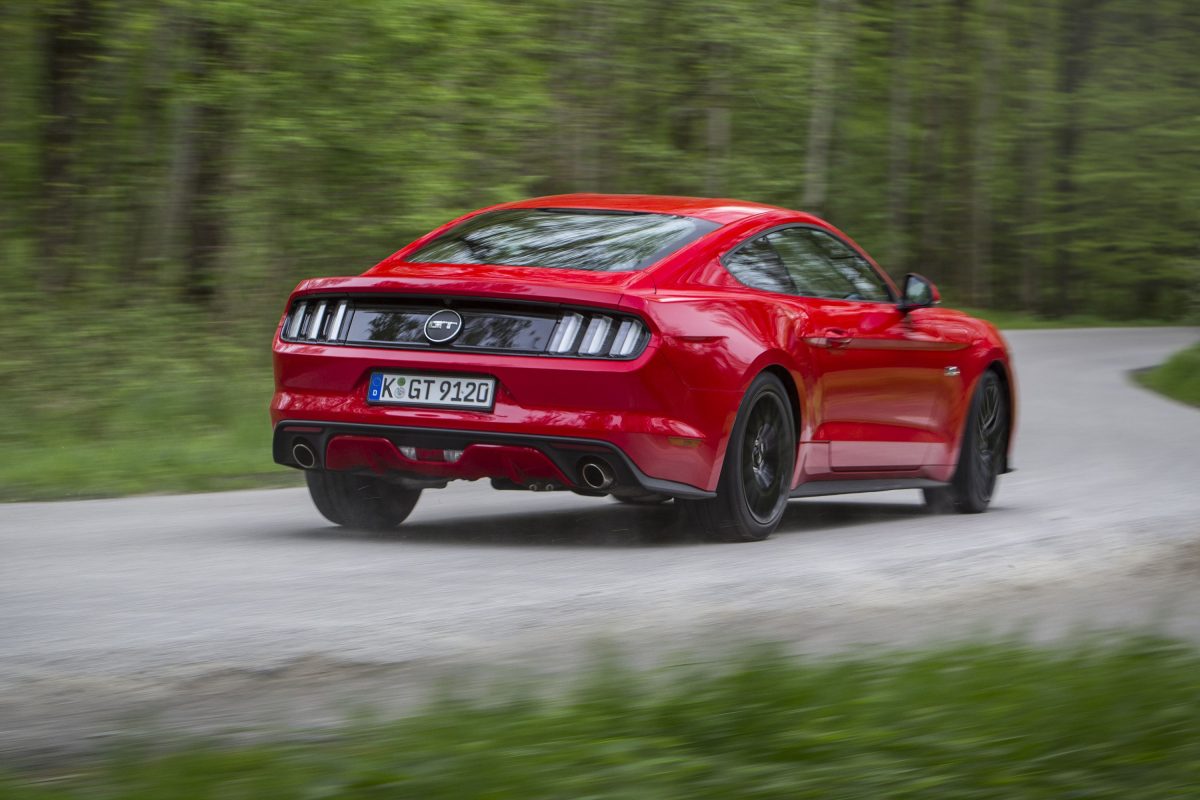 FORD MUSTANG