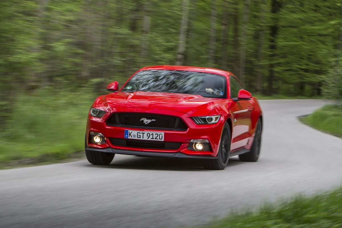 FORD MUSTANG