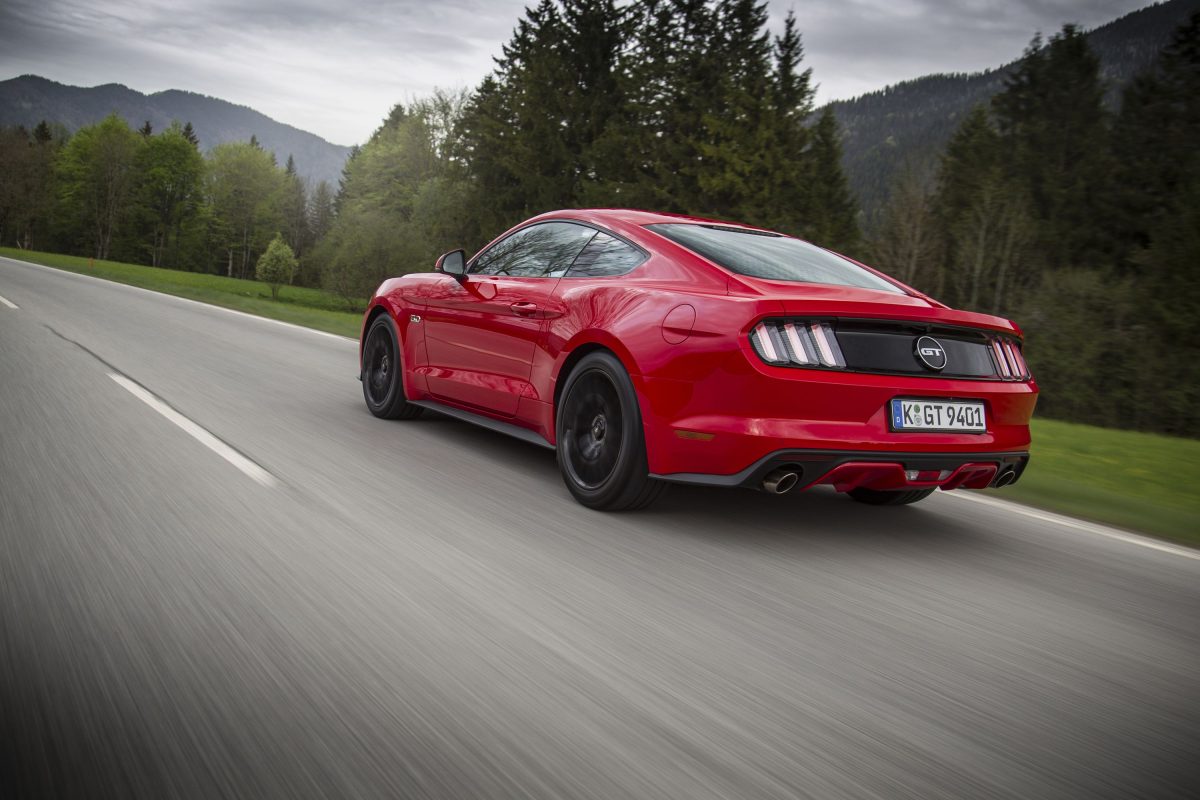 FORD MUSTANG