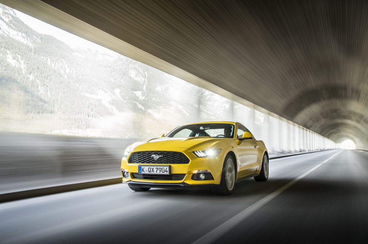 FORD MUSTANG