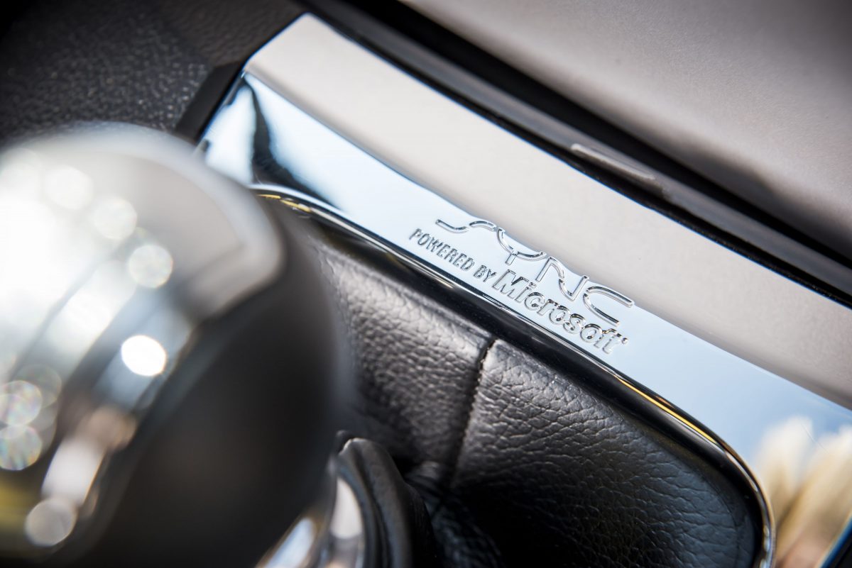 FORD MUSTANG