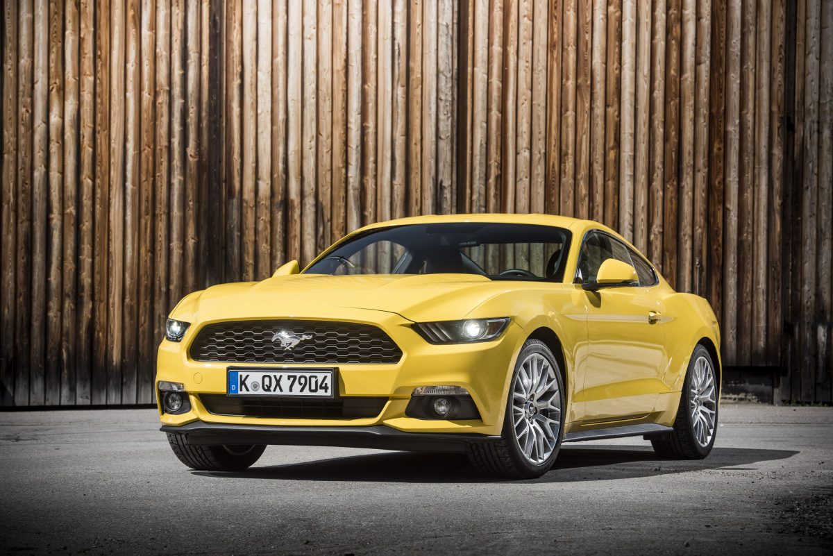 FORD MUSTANG