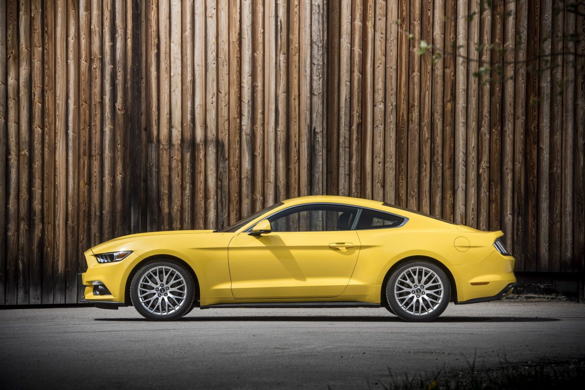 FORD MUSTANG