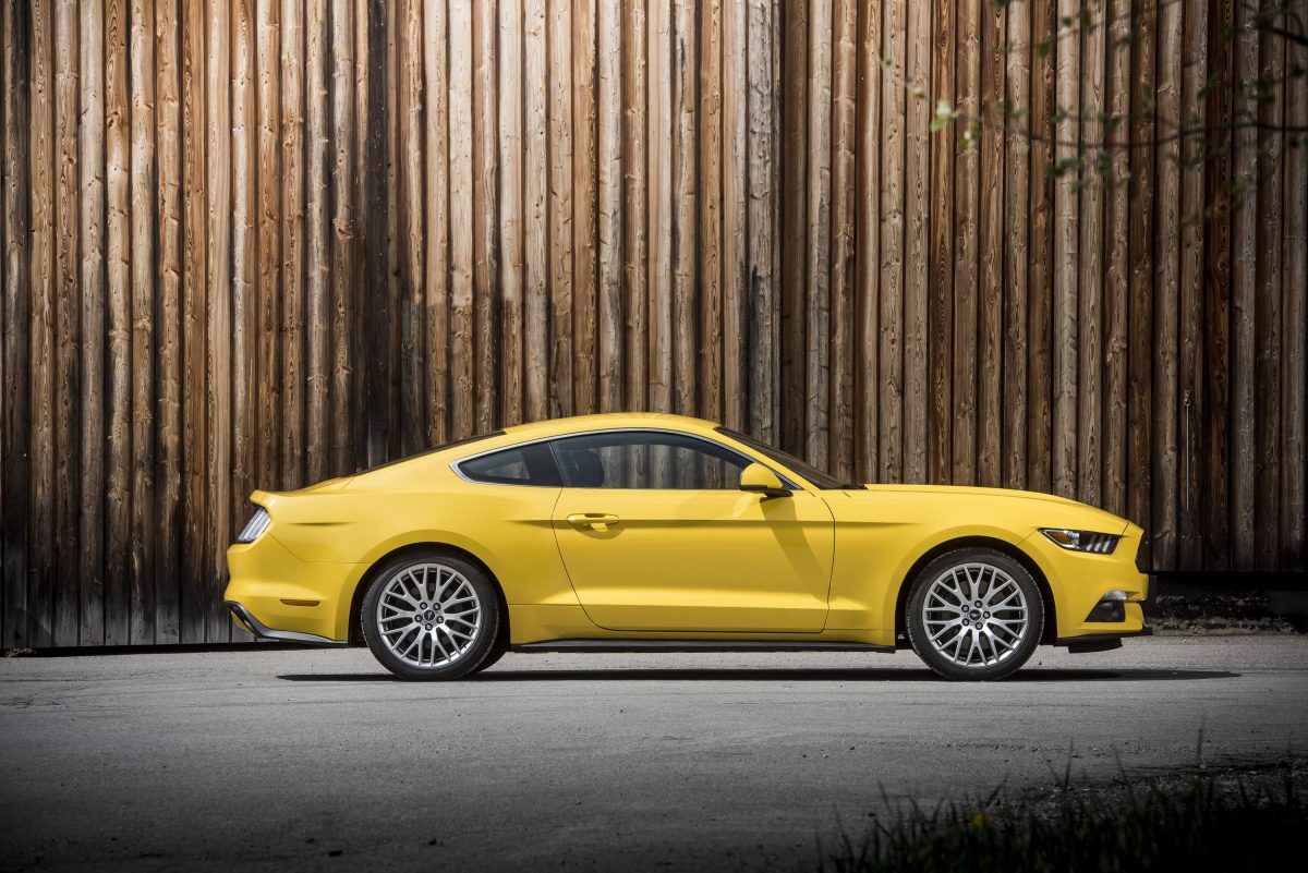 FORD MUSTANG