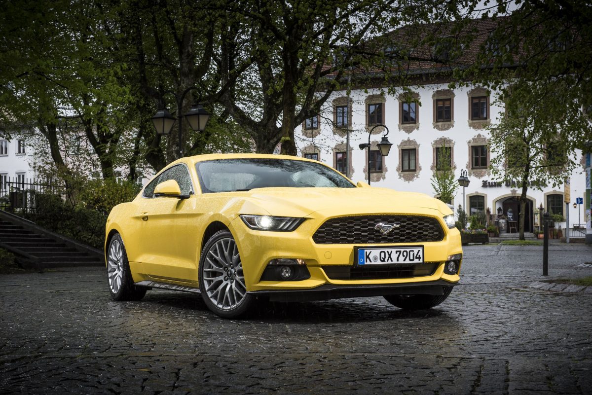 FORD MUSTANG