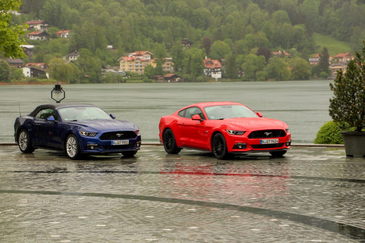 FORD MUSTANG