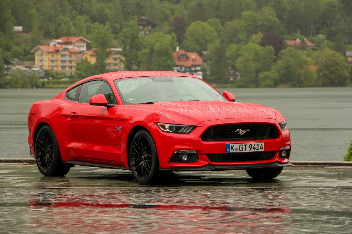 FORD MUSTANG