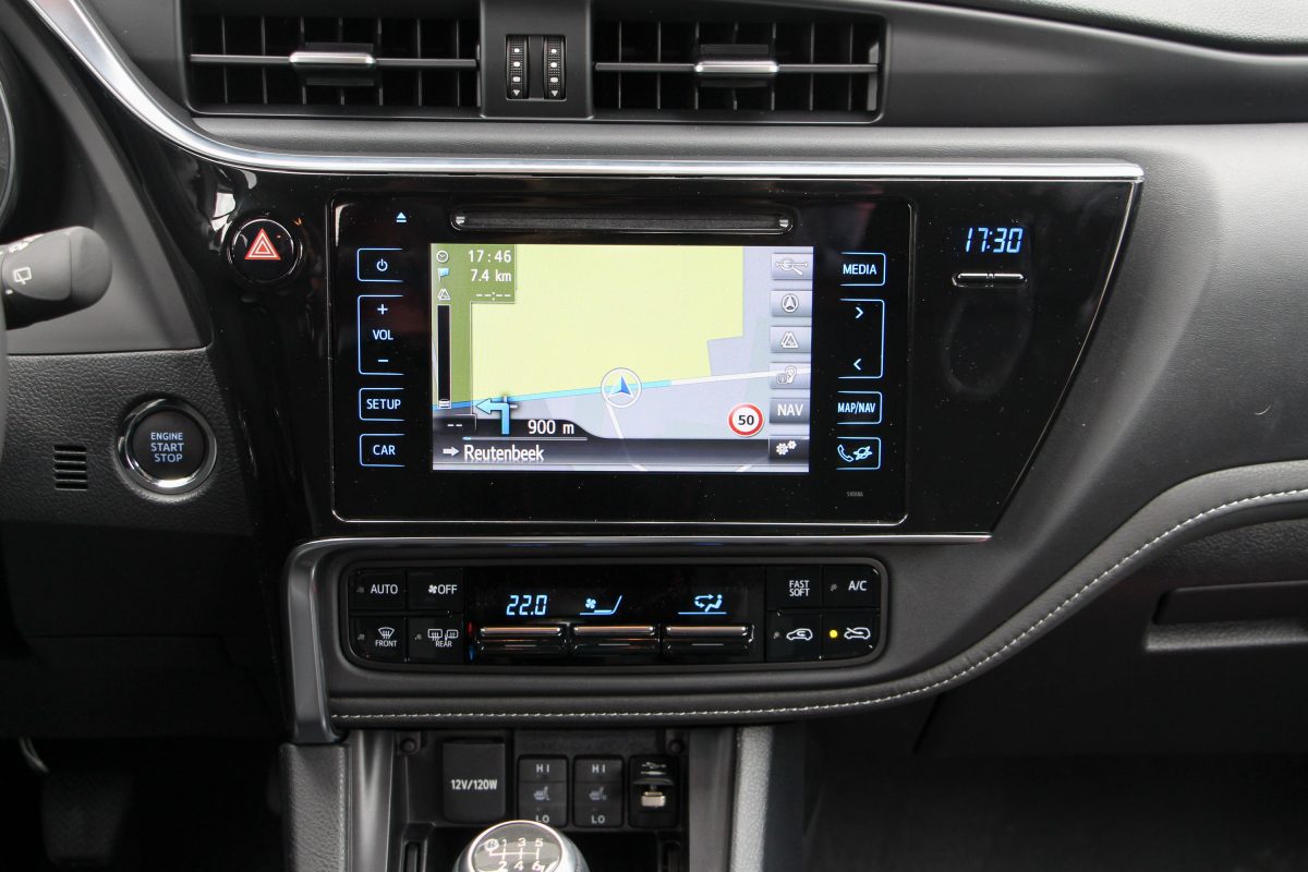 TOYOTA AURIS