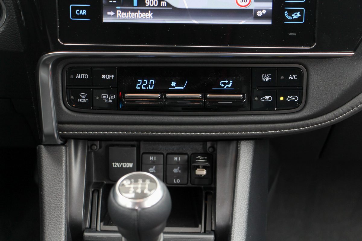 TOYOTA AURIS