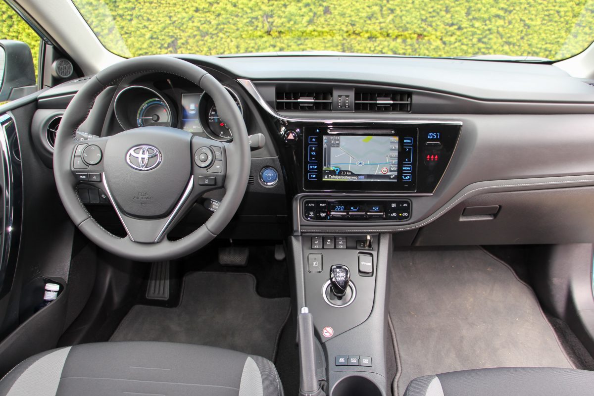 TOYOTA AURIS
