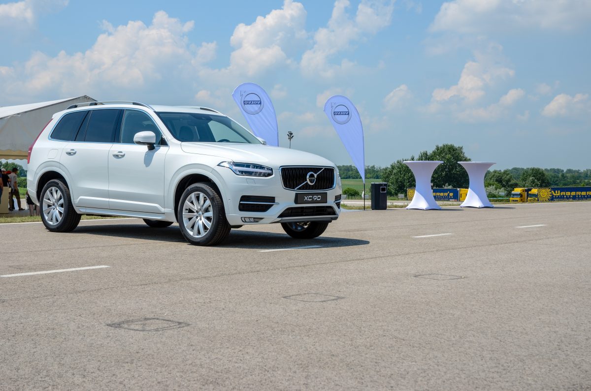 VOLVO XC90