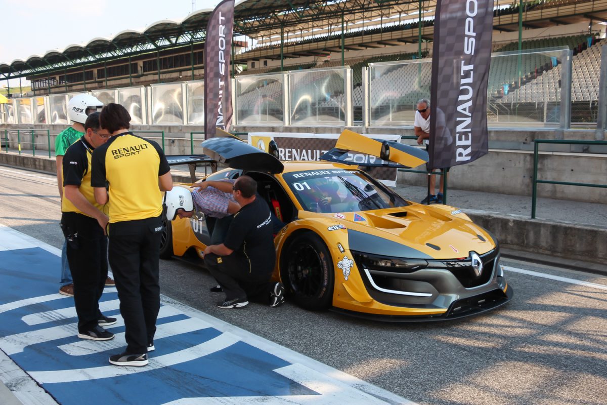 RENAULT
