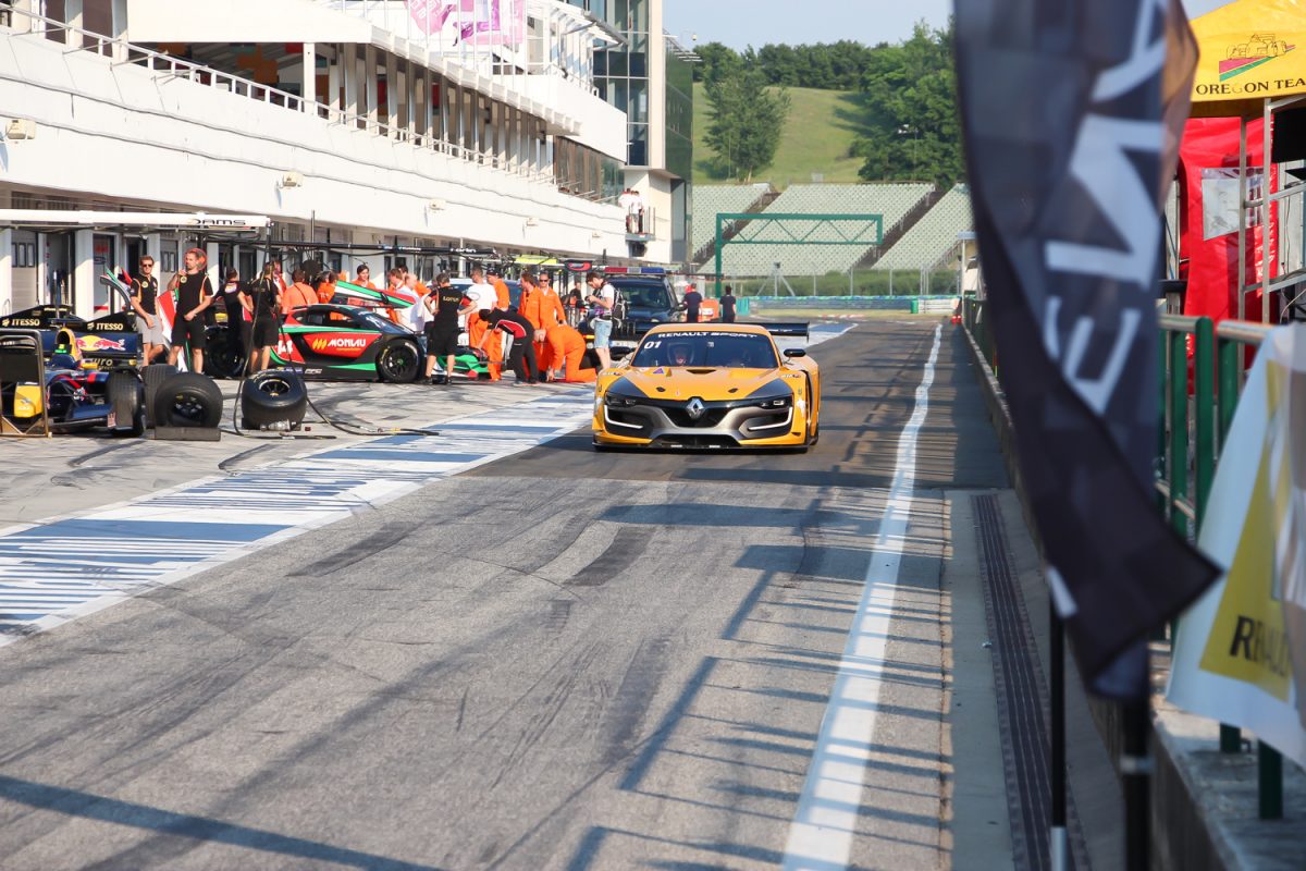 RENAULT