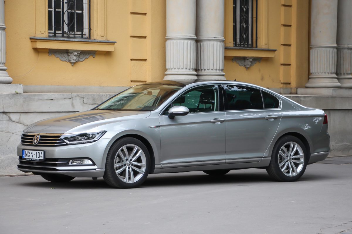 VOLKSWAGEN PASSAT