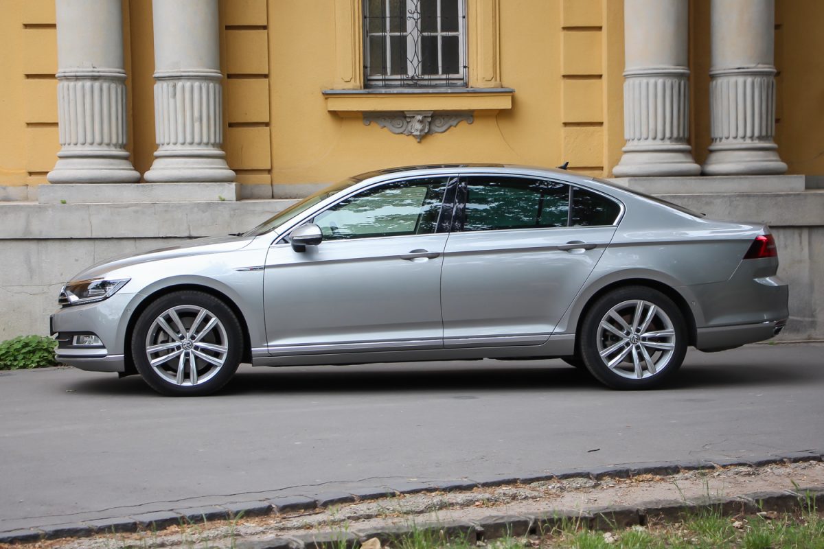 VOLKSWAGEN PASSAT