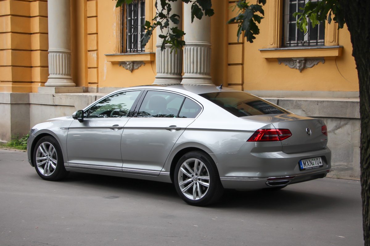 VOLKSWAGEN PASSAT