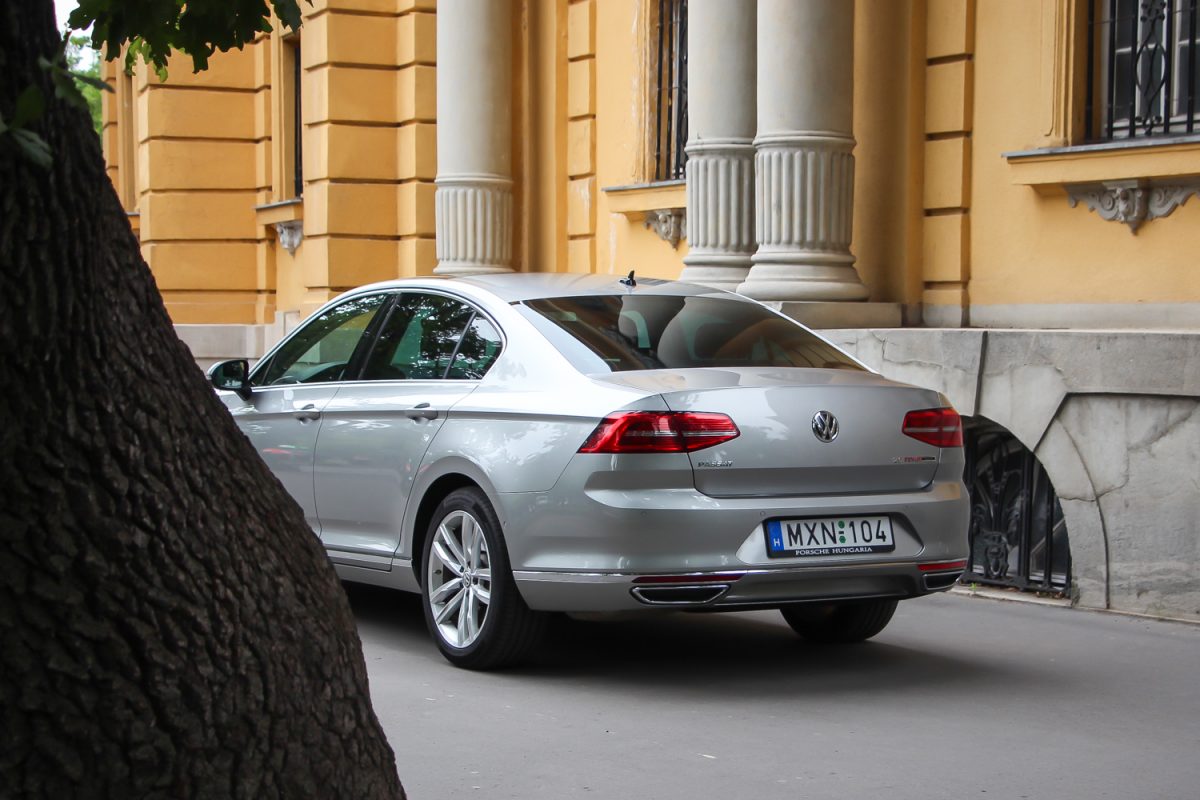 VOLKSWAGEN PASSAT