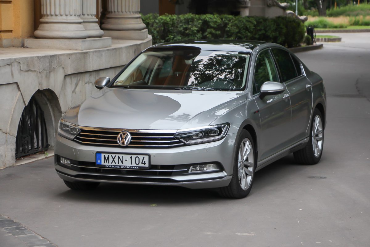 VOLKSWAGEN PASSAT