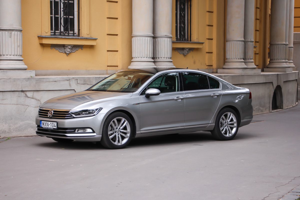 VOLKSWAGEN PASSAT