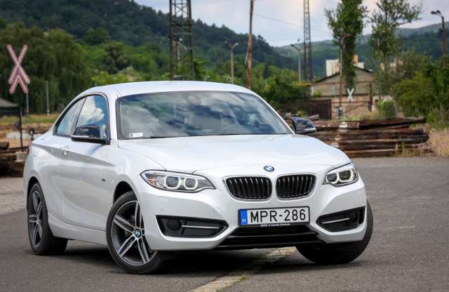 Csúcs M2 és kicsi háromhengeres 2-es BMW jön