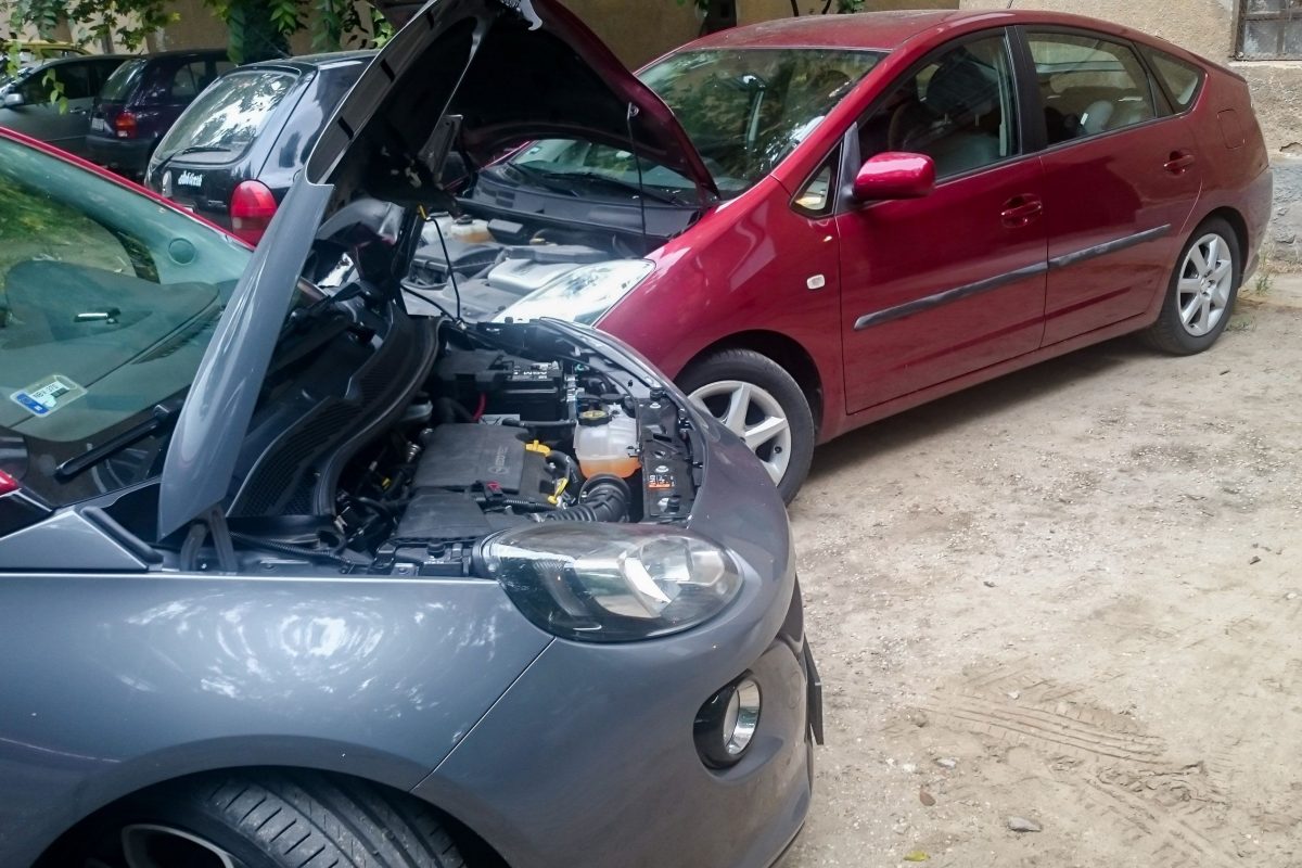 TOYOTA PRIUS