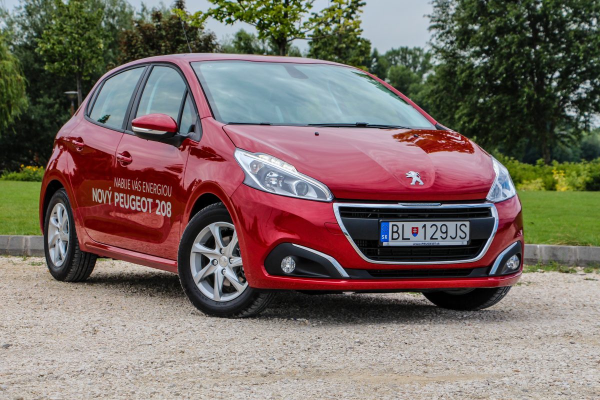 PEUGEOT 208