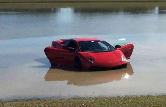 Újabb Lamborghini szállt el 300 km/h feletti tempónál