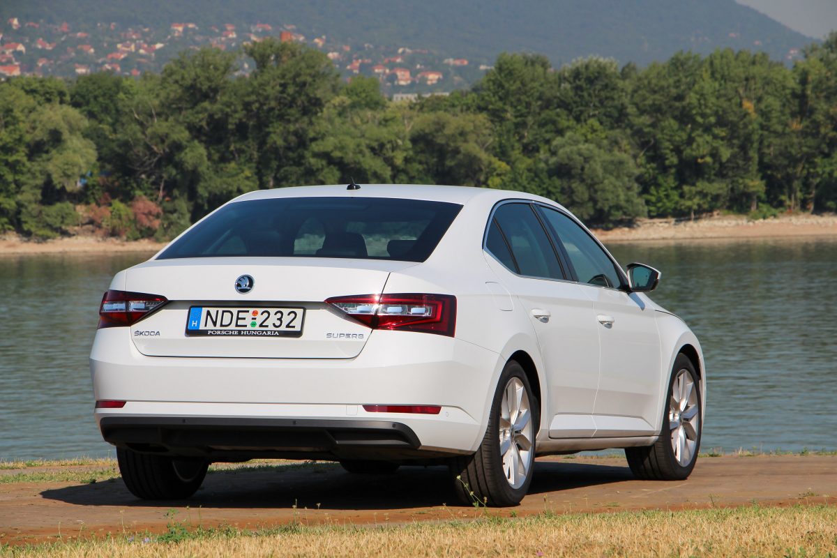 SKODA SUPERB
