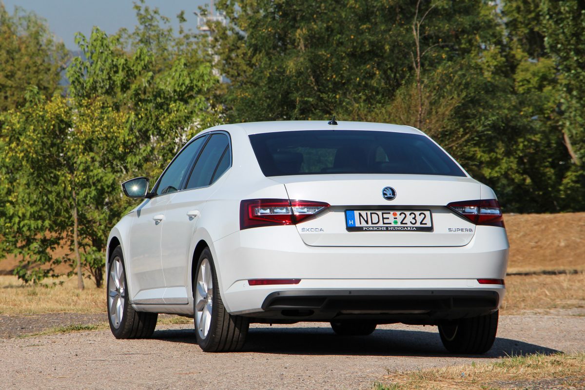 SKODA SUPERB