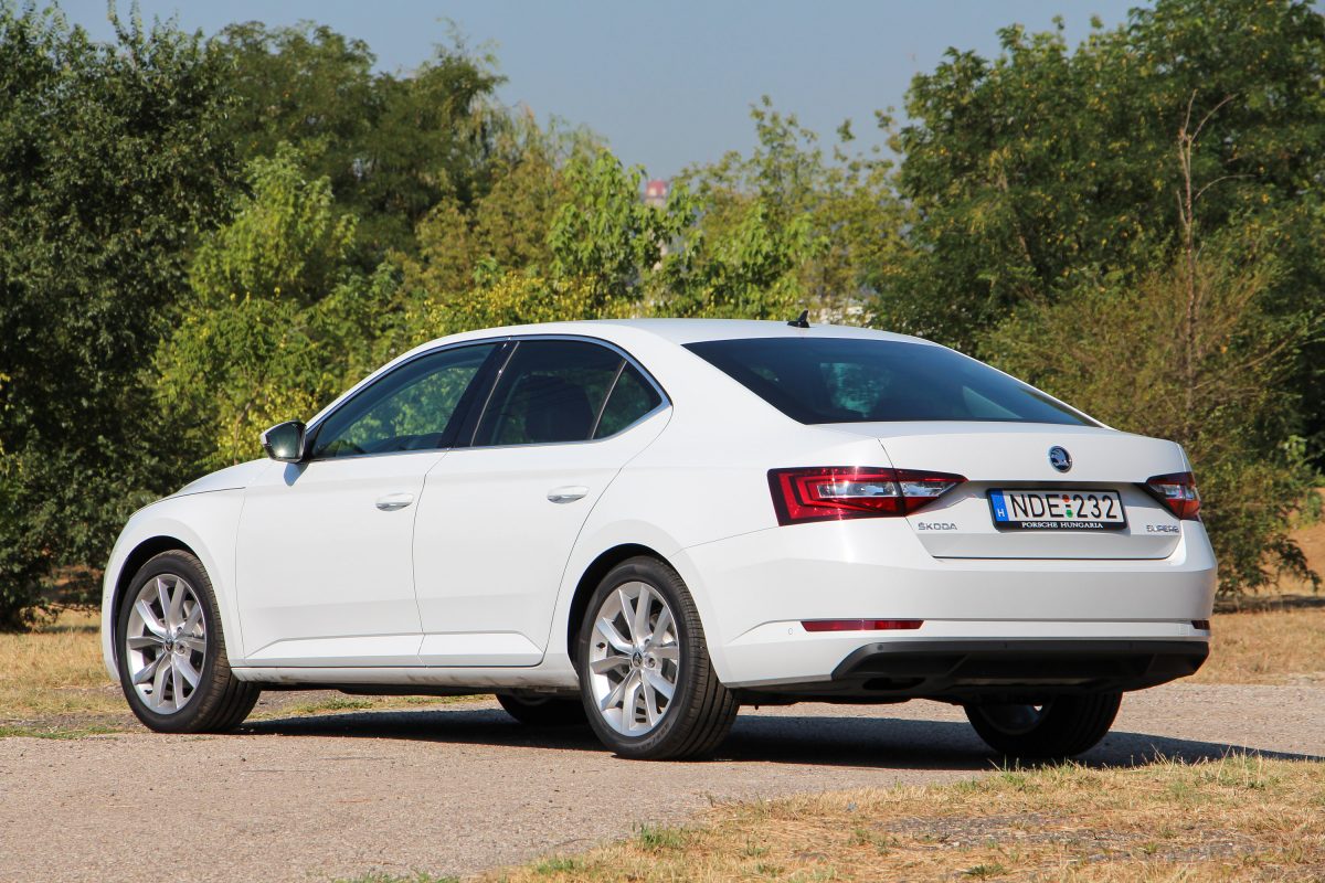 SKODA SUPERB