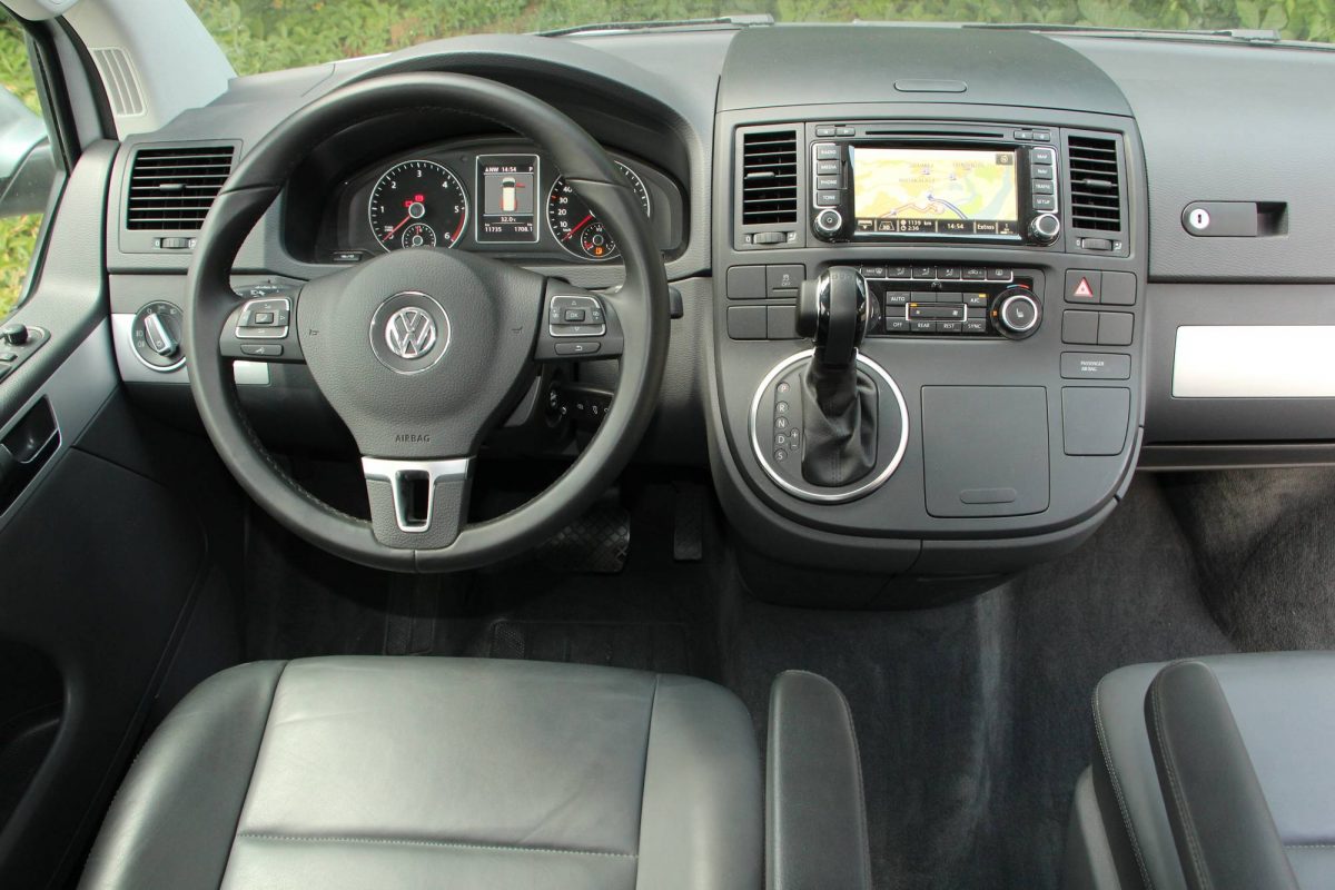 VOLKSWAGEN MULTIVAN