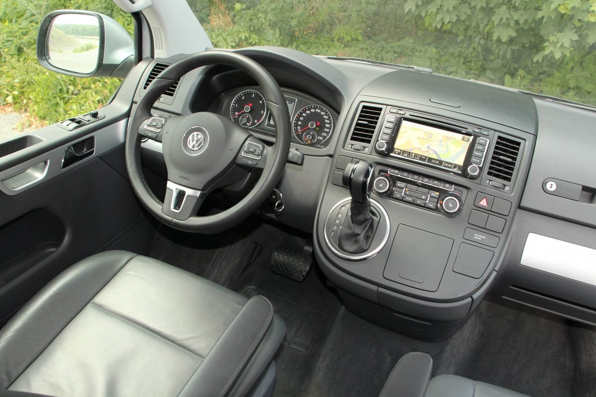 VOLKSWAGEN MULTIVAN