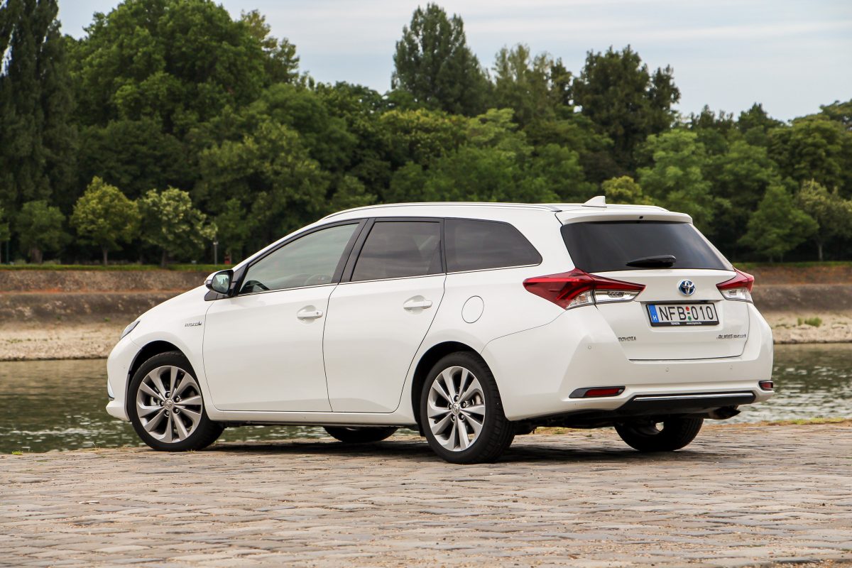 TOYOTA AURIS