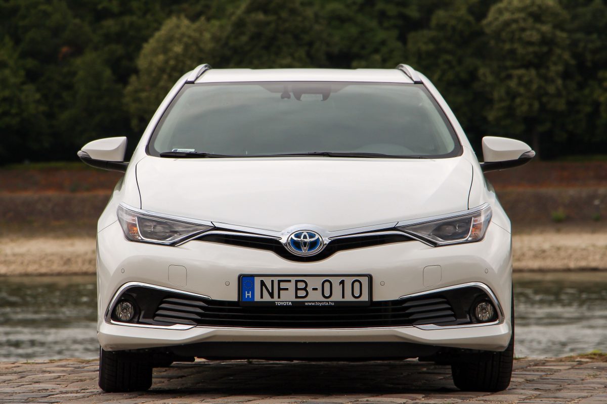 TOYOTA AURIS