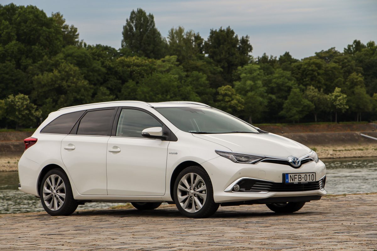 TOYOTA AURIS