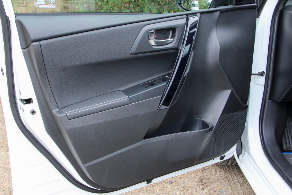 TOYOTA AURIS