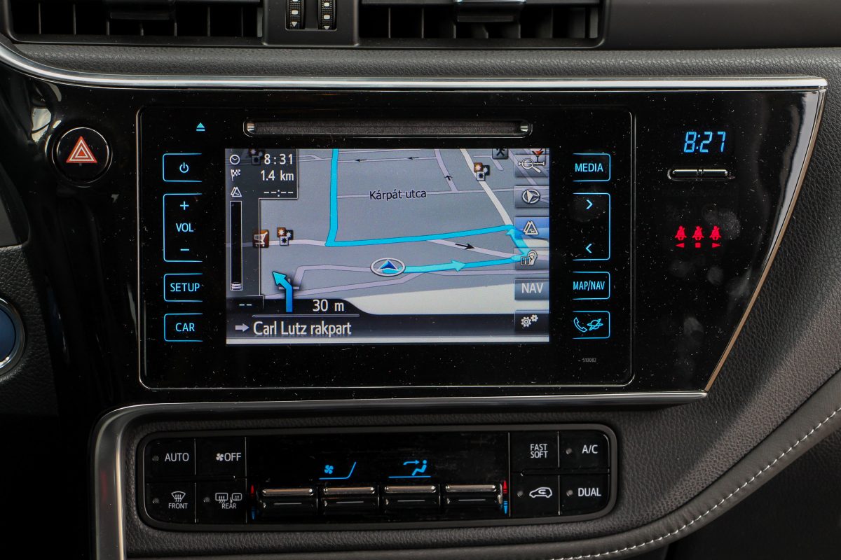 TOYOTA AURIS