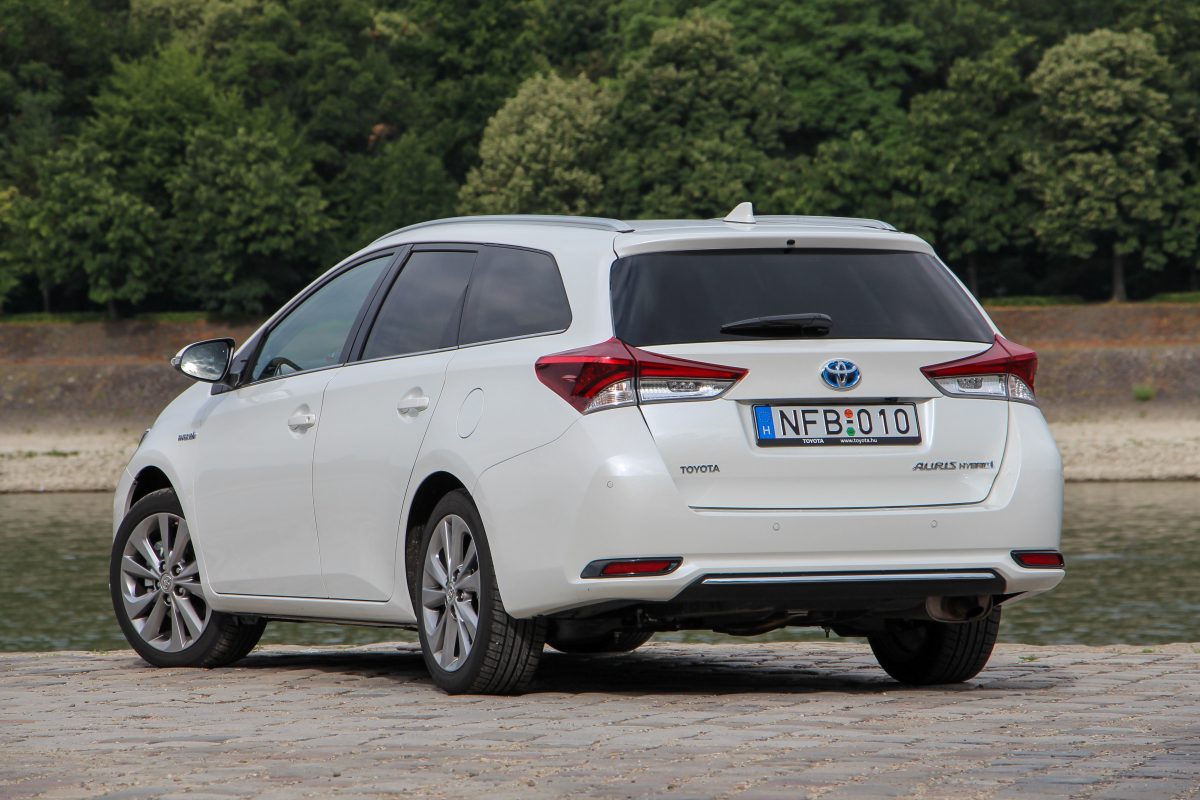 TOYOTA AURIS